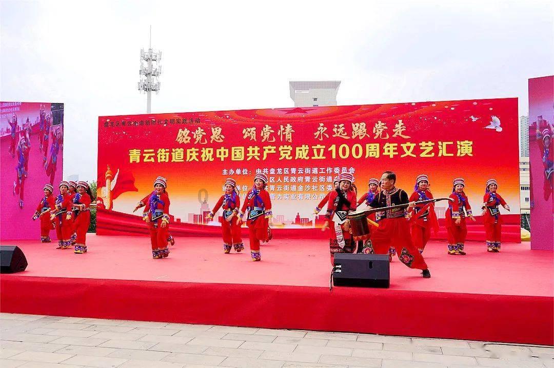 俄罗斯一码头遭袭引发火灾 乌方称对袭击负责